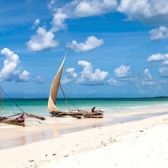 Safari and beach combination travel in Tanzania