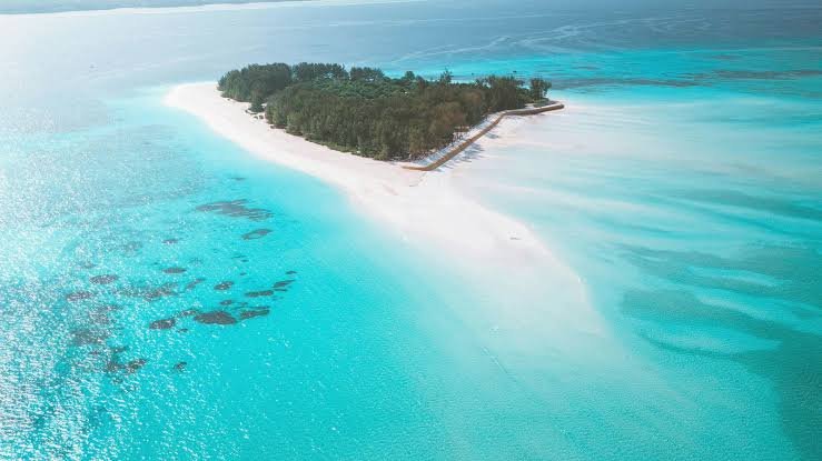 Ocean light and shoreline in Zanzibar